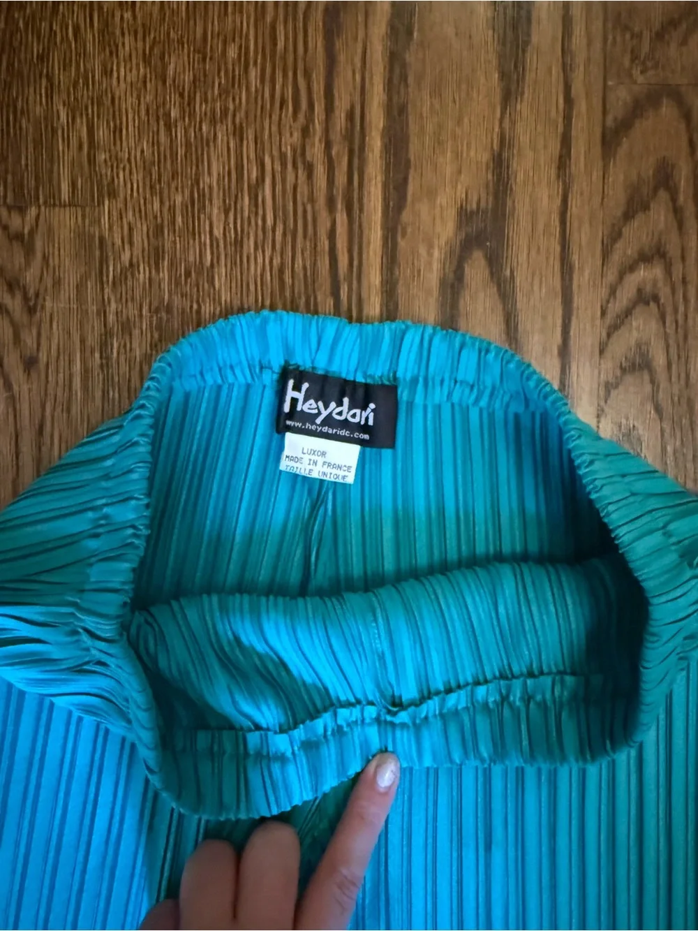Pleated Wide-Leg Pants in Bright Aqua